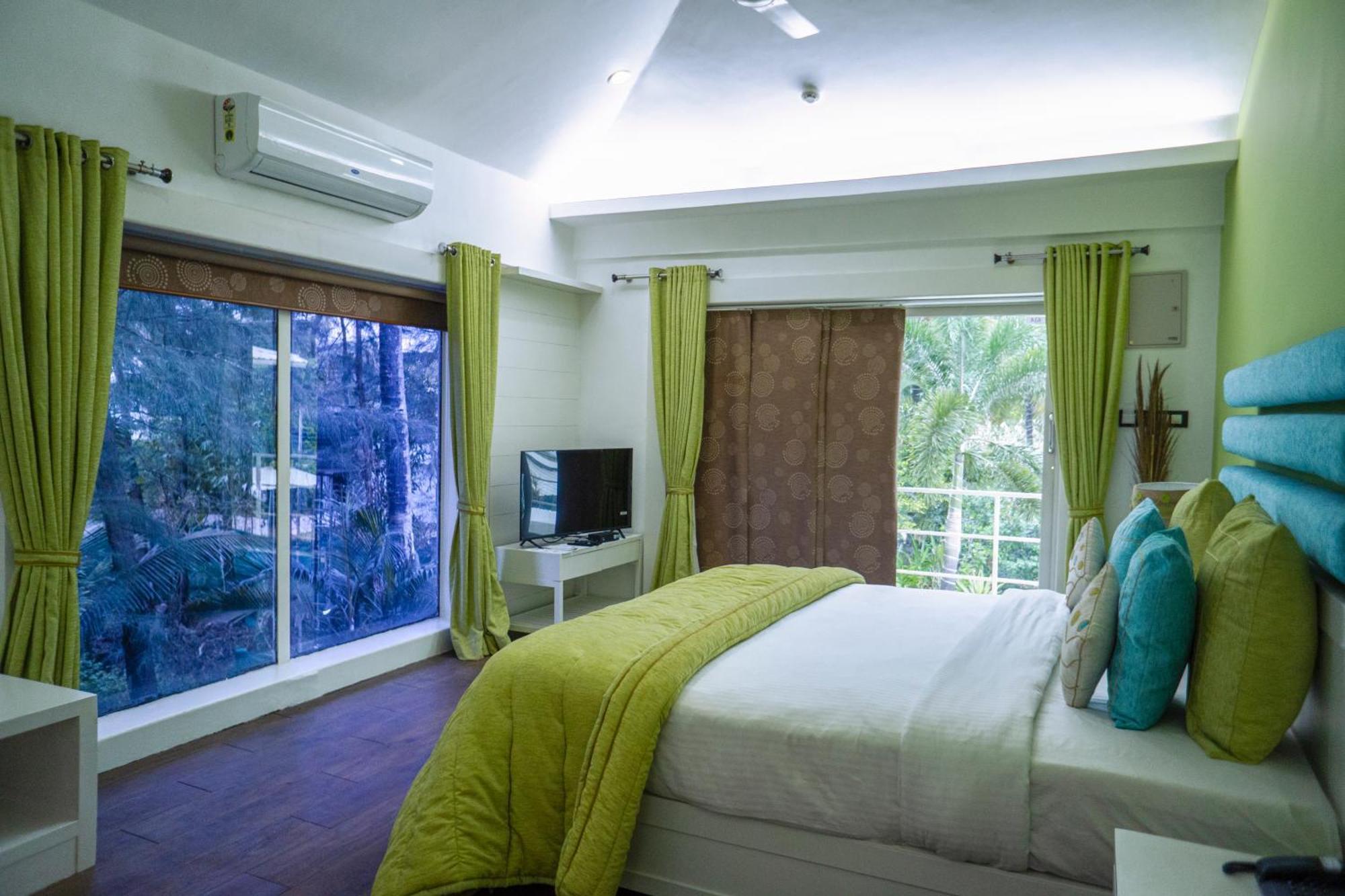 Regenta Beach House Resort, Goa Бенаулим Экстерьер фото