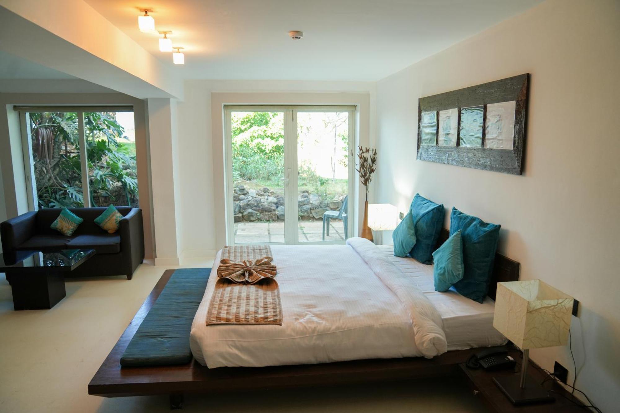 Regenta Beach House Resort, Goa Бенаулим Экстерьер фото