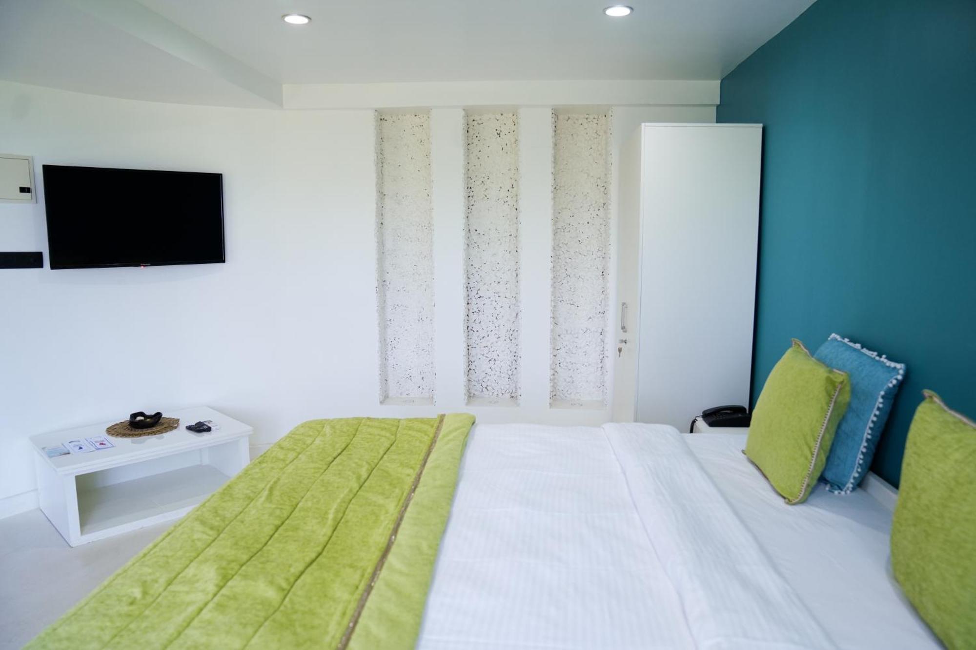 Regenta Beach House Resort, Goa Бенаулим Экстерьер фото