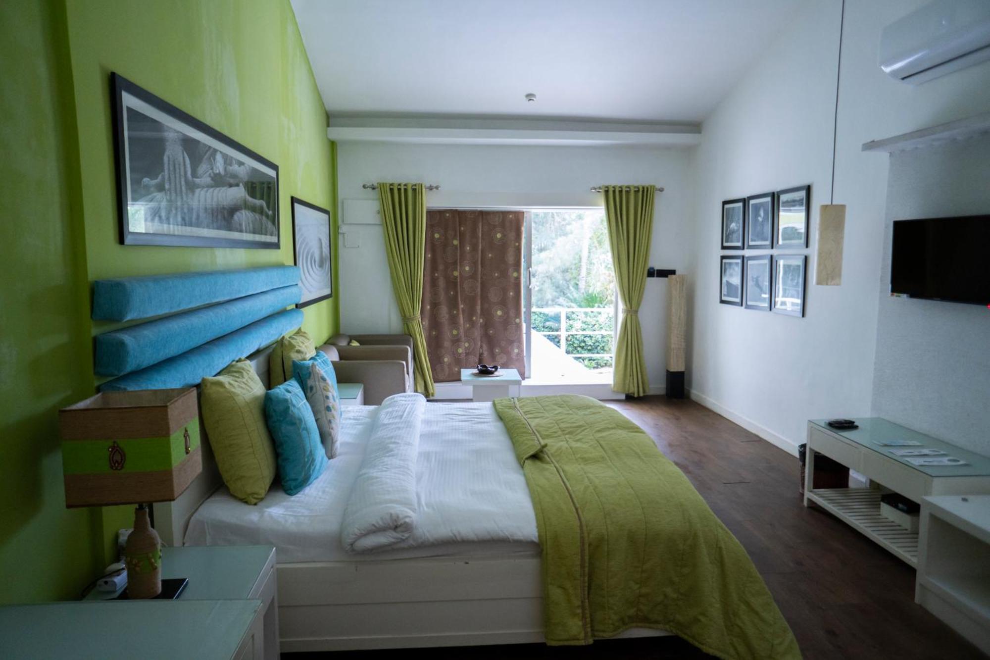 Regenta Beach House Resort, Goa Бенаулим Экстерьер фото