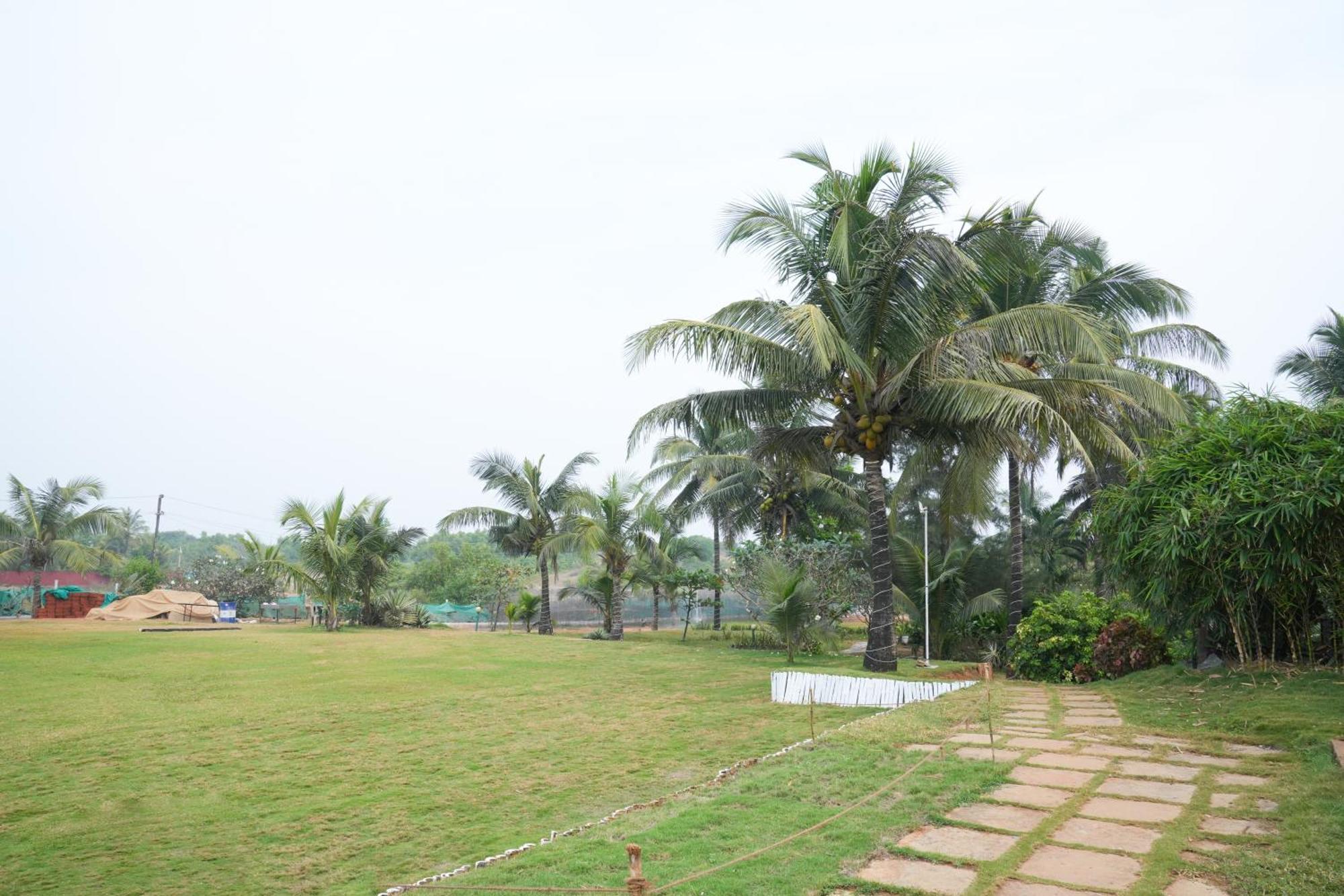 Regenta Beach House Resort, Goa Бенаулим Экстерьер фото