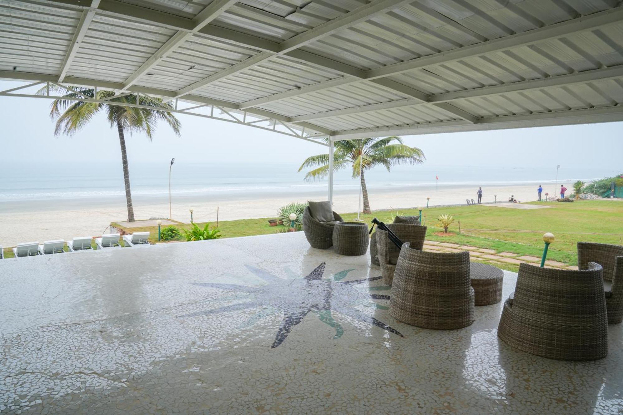 Regenta Beach House Resort, Goa Бенаулим Экстерьер фото