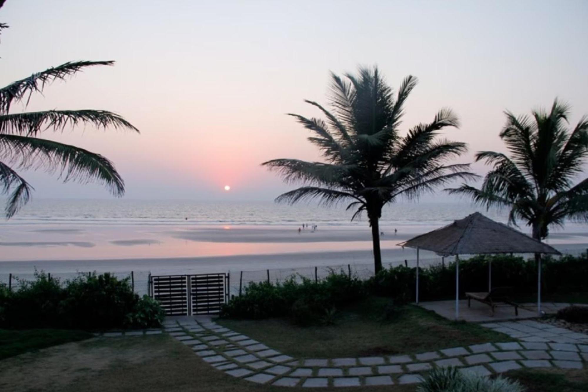 Regenta Beach House Resort, Goa Бенаулим Экстерьер фото
