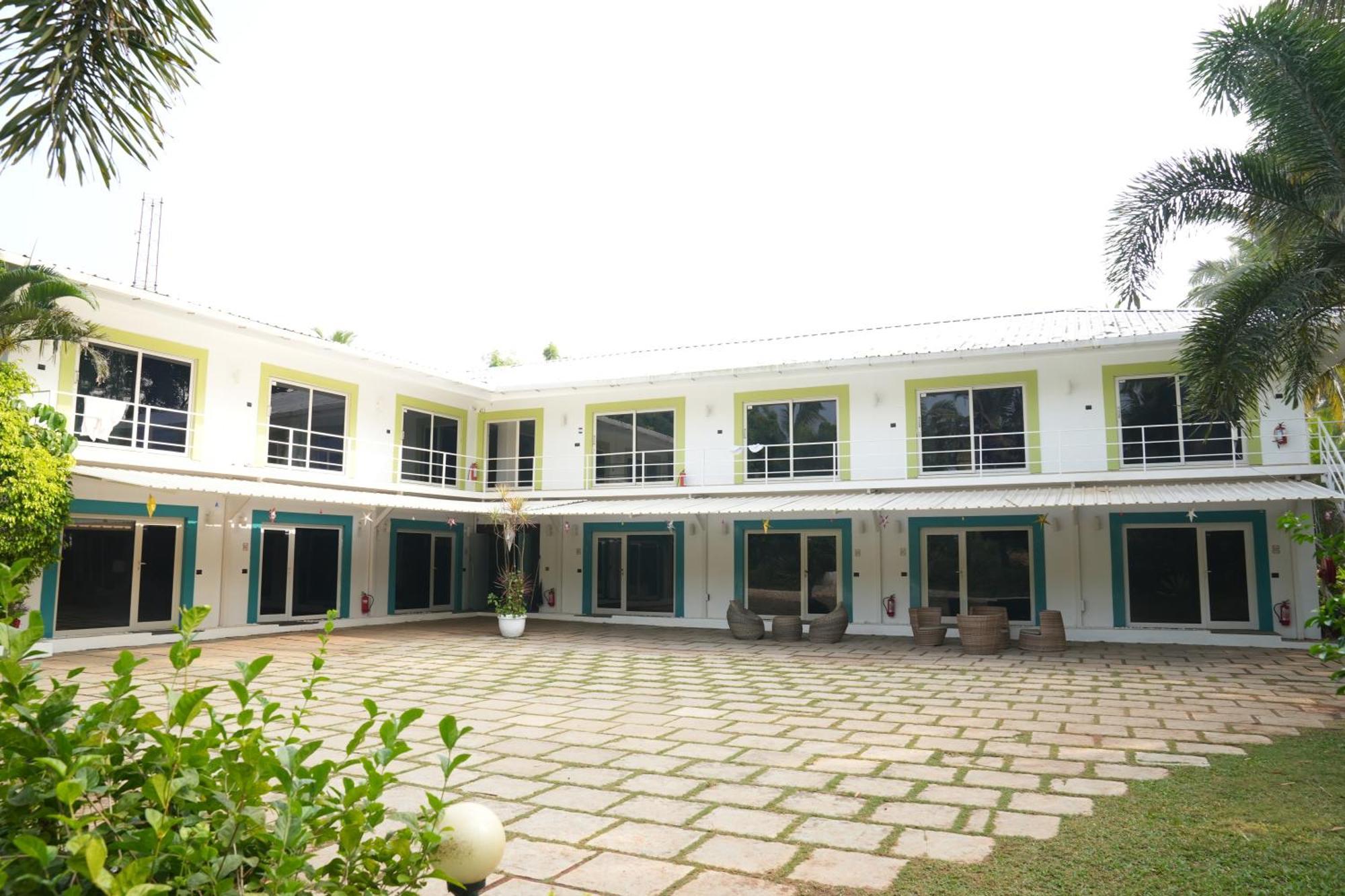 Regenta Beach House Resort, Goa Бенаулим Экстерьер фото